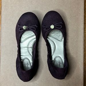 Dexflex Comfort slip on flats size 7.5 EUC